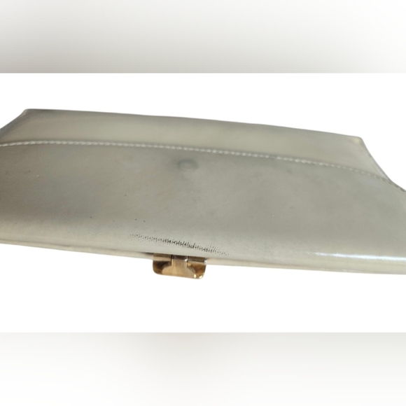 Gucci Vintage Patent Leather Nude Wallet with Gold Accent Clasp - Picture 11 of 16